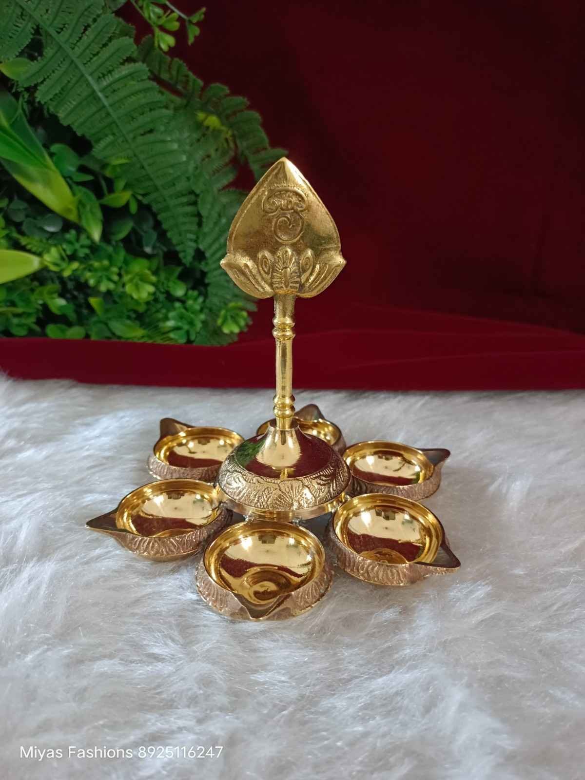 IMG_20260403_122206-1.jpg Arumuga Vel vilaku-Brass - Image 1